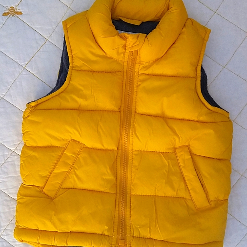 SUPER CUTE Old Navy Toddler Puffer Vest
